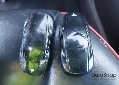 2014 Tesla Model S P85 z USA, uszkodzony, nr VIN 5YJSA1H11EFP44210